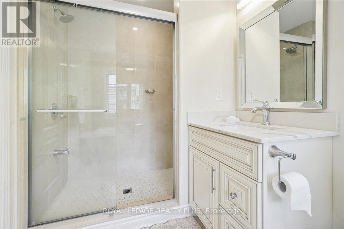 Photo 8 of 221 7360 Zinnia Place, Mississauga ON