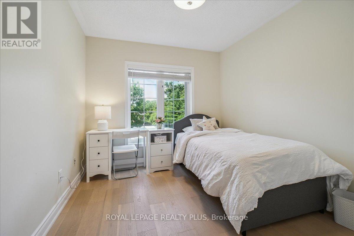 Photo 9 of 221 7360 Zinnia Place, Mississauga ON