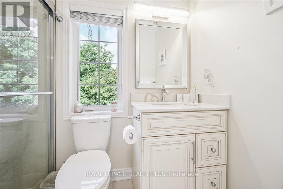 Photo 2 of 221 7360 Zinnia Place, Mississauga ON