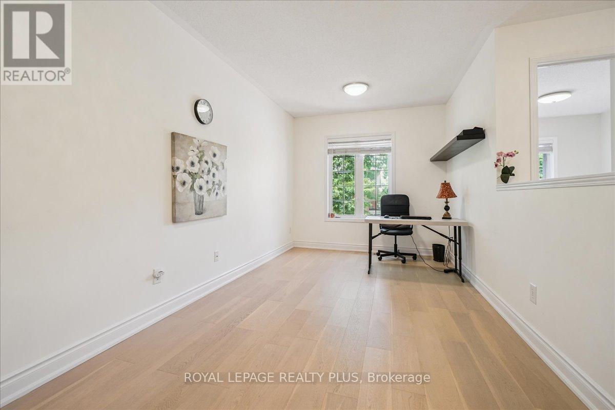 Photo 11 of 221 7360 Zinnia Place, Mississauga ON