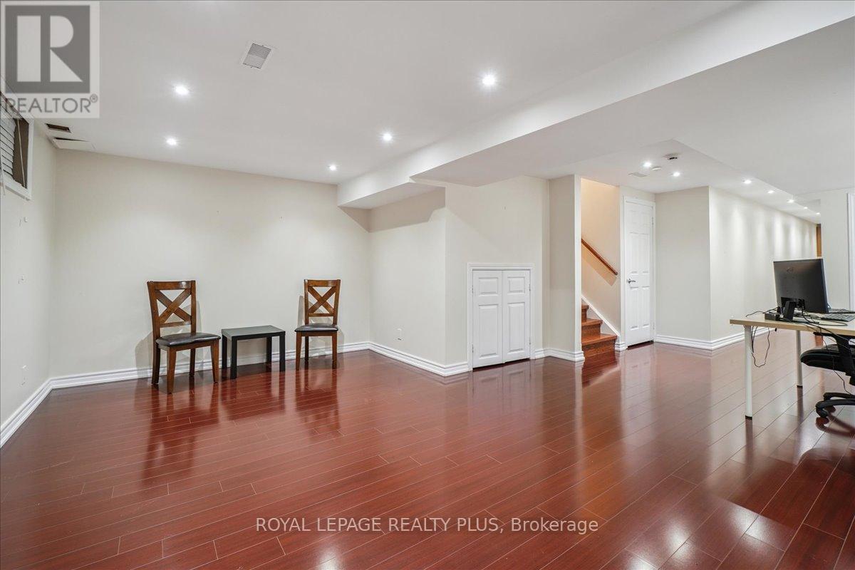 Photo 32 of 221 7360 Zinnia Place, Mississauga ON