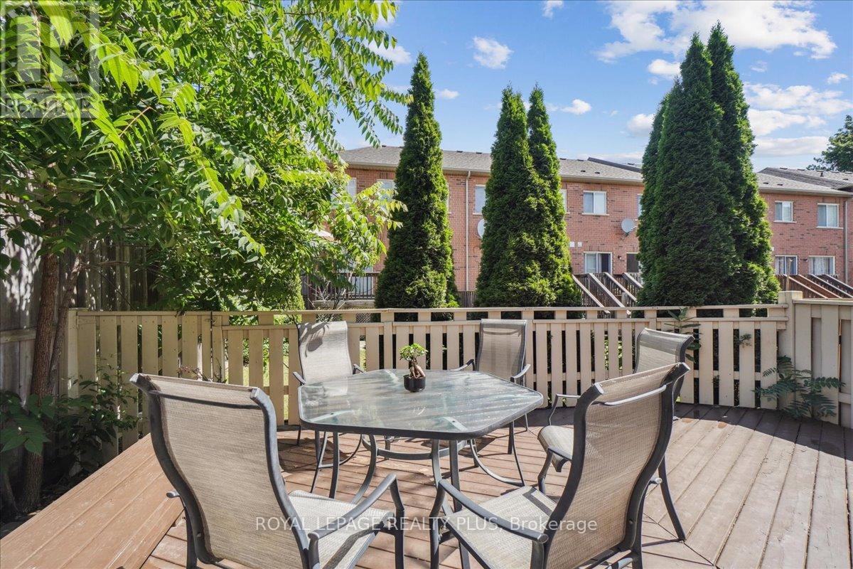 Photo 7 of 221 7360 Zinnia Place, Mississauga ON