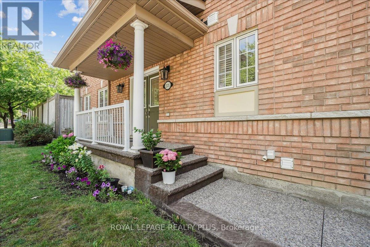 Photo 12 of 221 7360 Zinnia Place, Mississauga ON