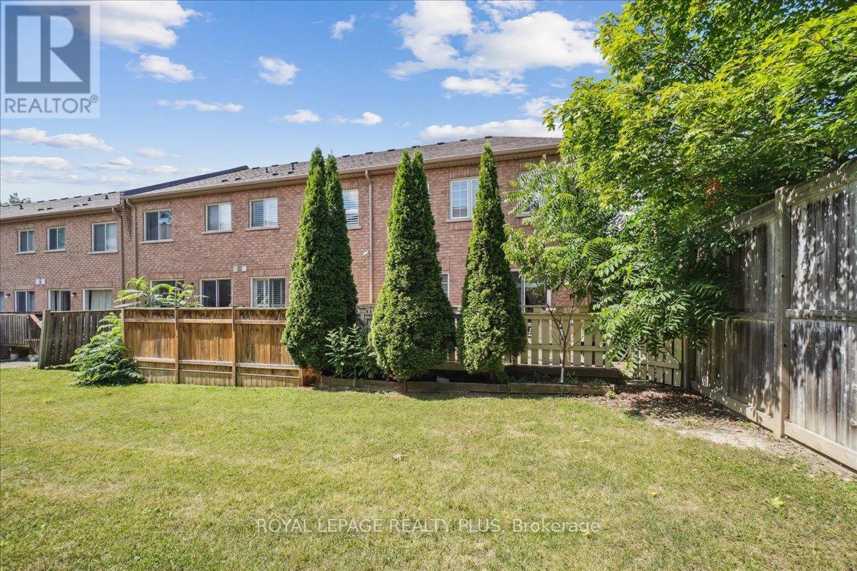 Photo 5 of 221 7360 Zinnia Place, Mississauga ON