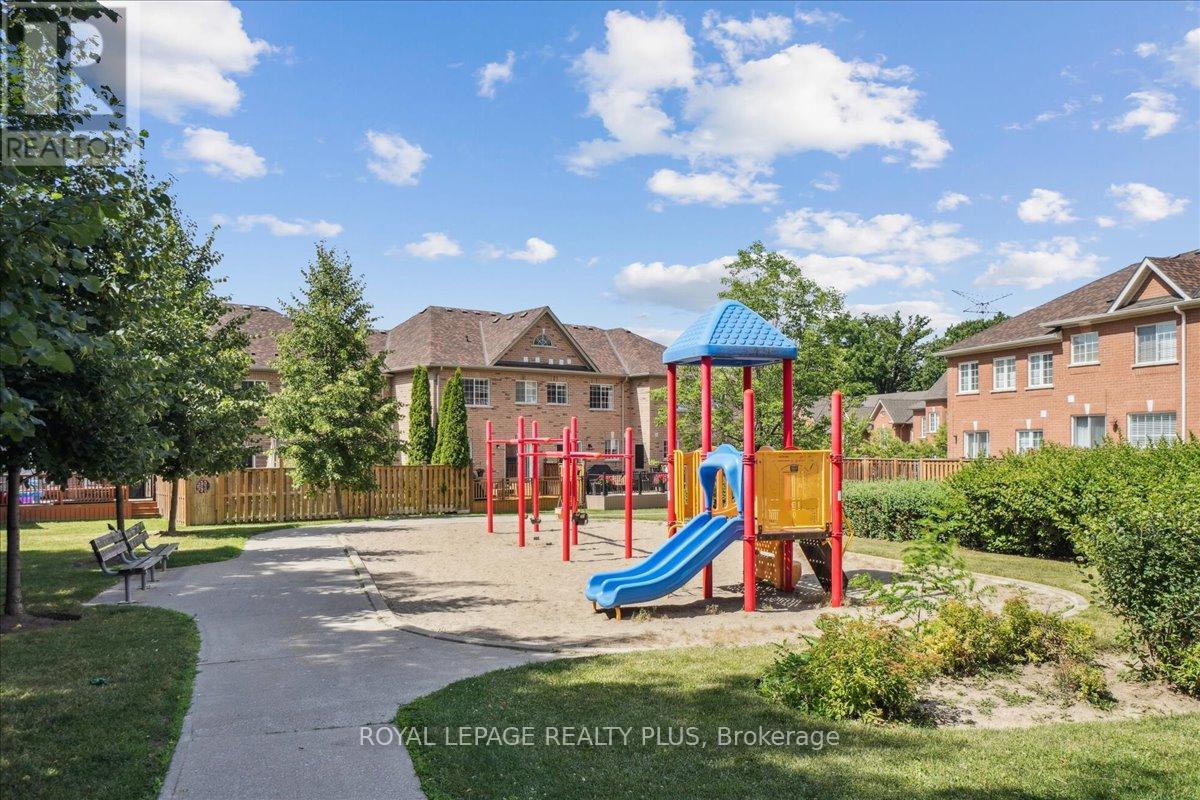 Photo 30 of 221 7360 Zinnia Place, Mississauga ON