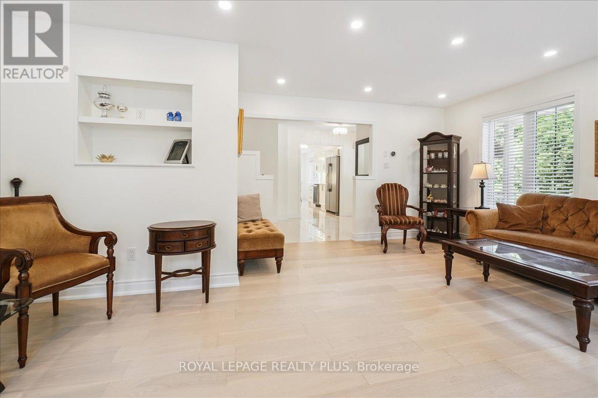 Photo 3 of 221 7360 Zinnia Place, Mississauga ON