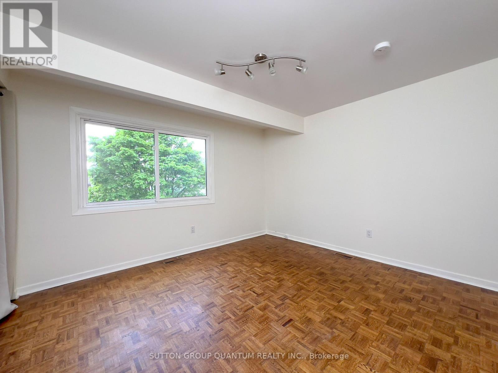Photo 11 of 4262 Jefton Crescent, Mississauga ON