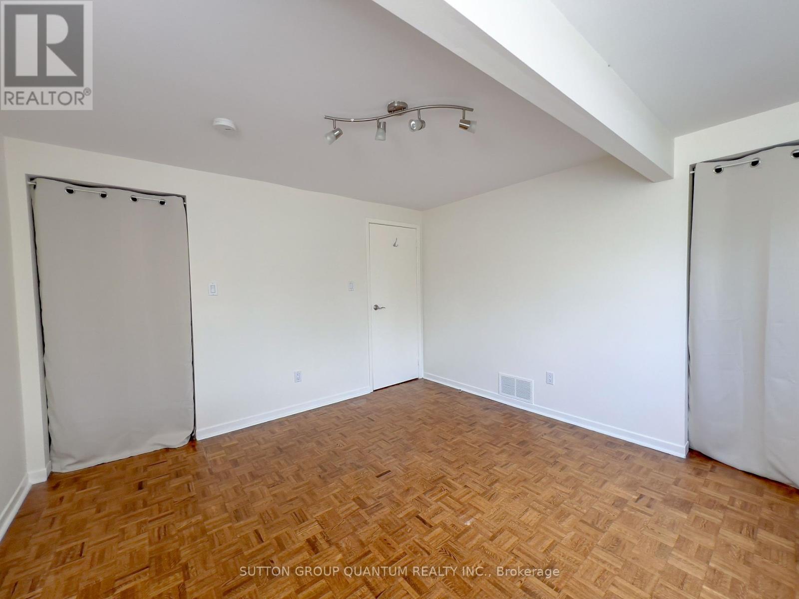 Photo 20 of 4262 Jefton Crescent, Mississauga ON