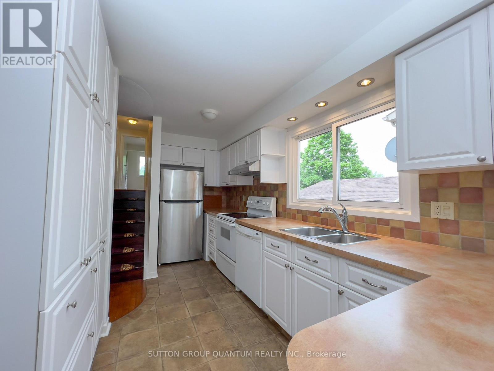 Photo 3 of 4262 Jefton Crescent, Mississauga ON