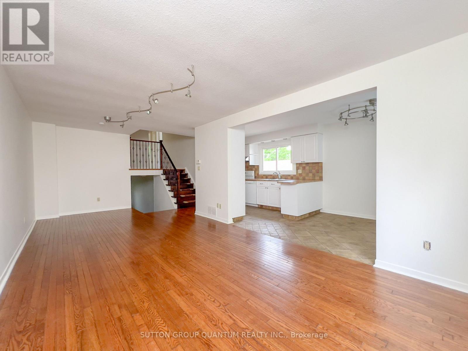 Photo 7 of 4262 Jefton Crescent, Mississauga ON