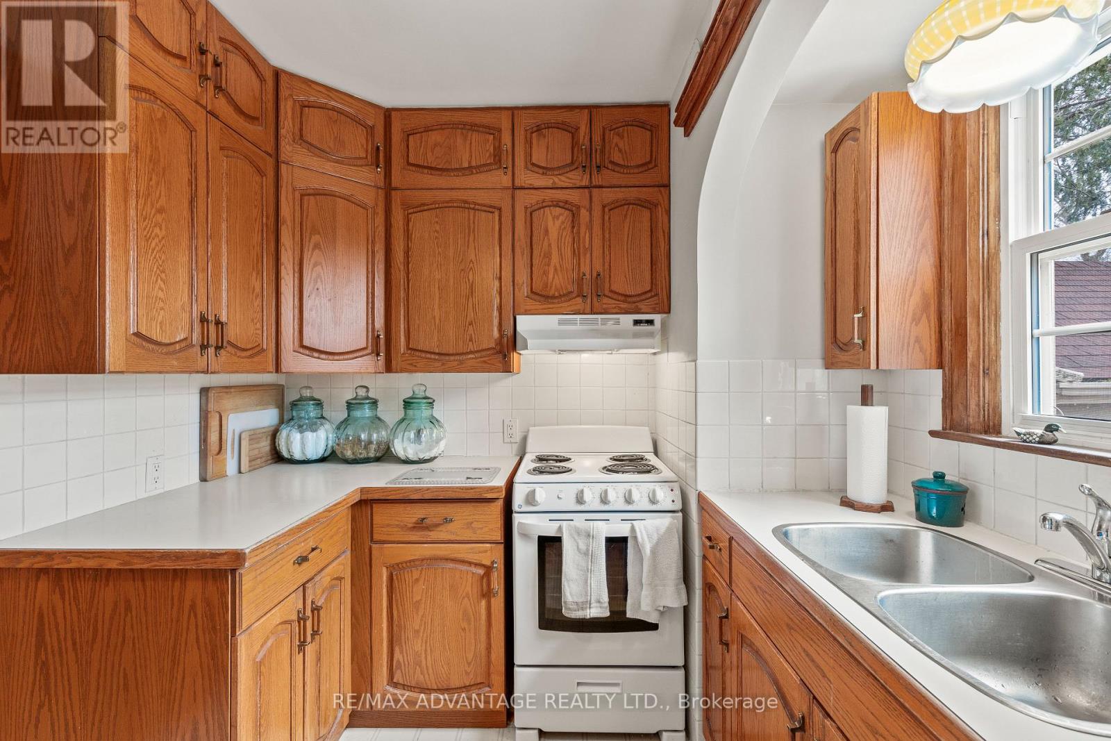 Photo 5 of 715 Whetter Avenue, London South ON