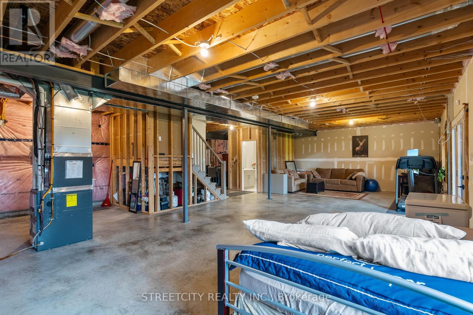 Photo 9 of 1135 Meadowlark Ridge, London South ON