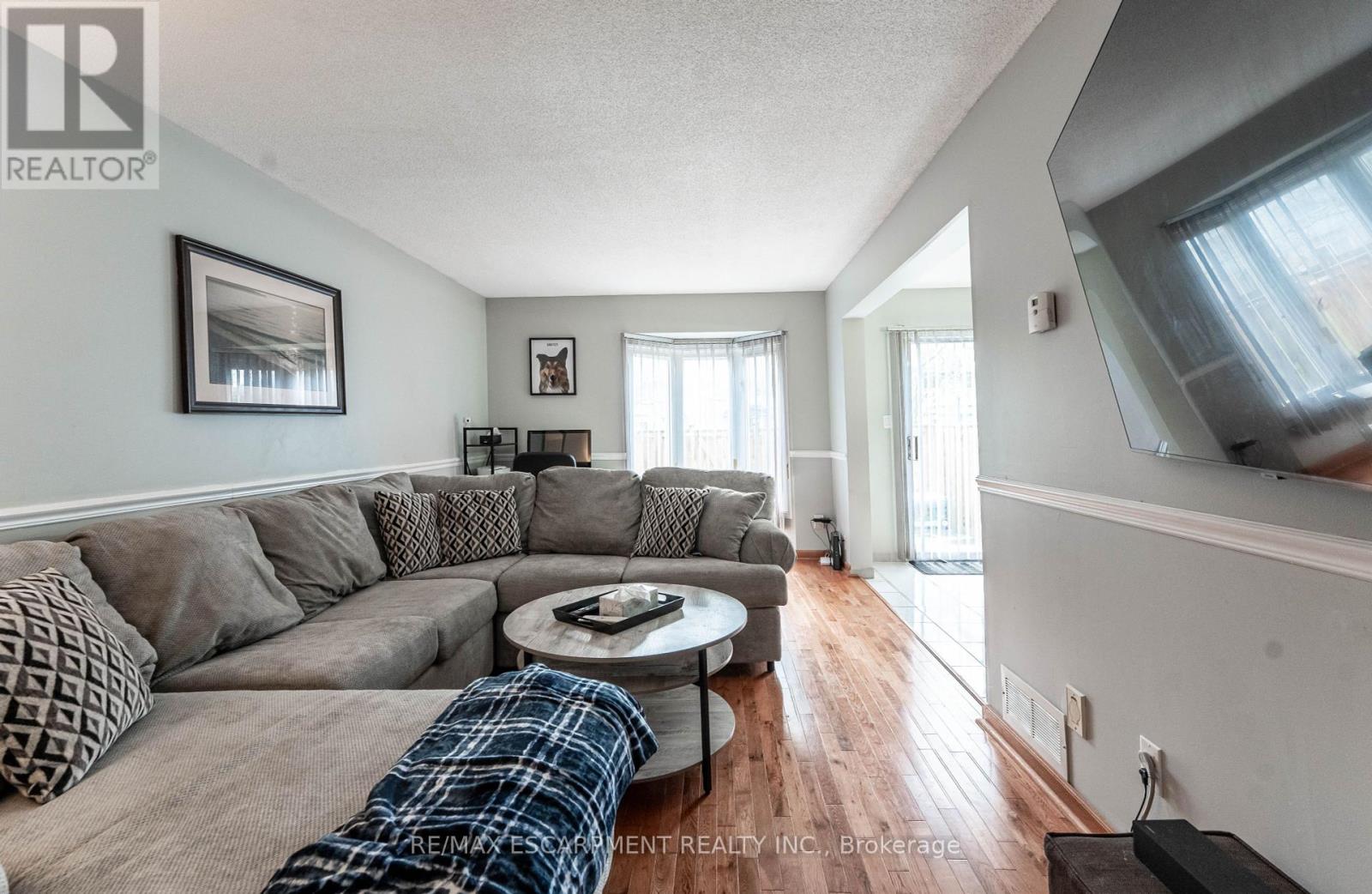 Photo 2 of 55 1 Royalwood Court, Hamilton ON