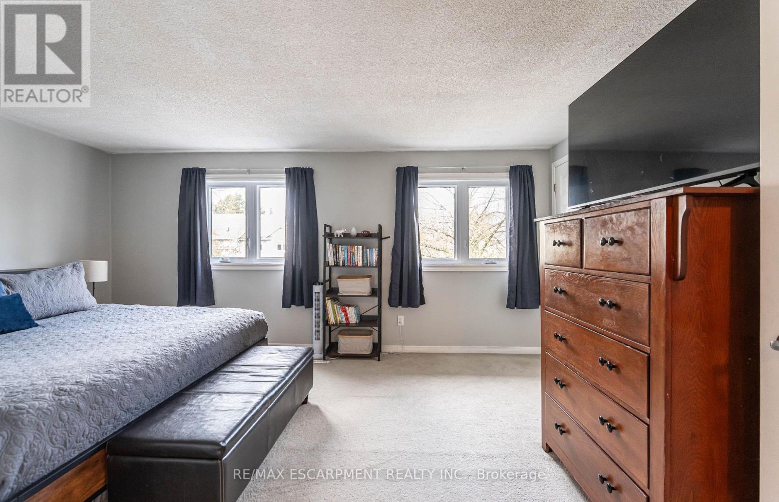 Photo 29 of 55 1 Royalwood Court, Hamilton ON
