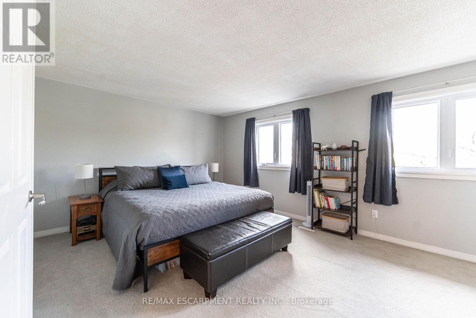 Photo 26 of 55 1 Royalwood Court, Hamilton ON