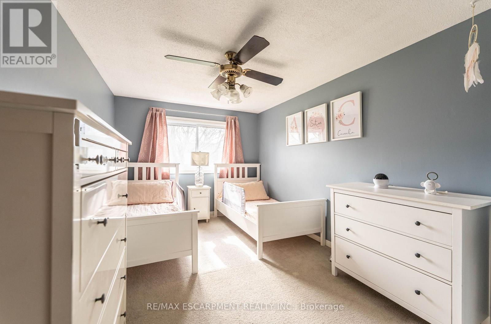 Photo 10 of 55 1 Royalwood Court, Hamilton ON