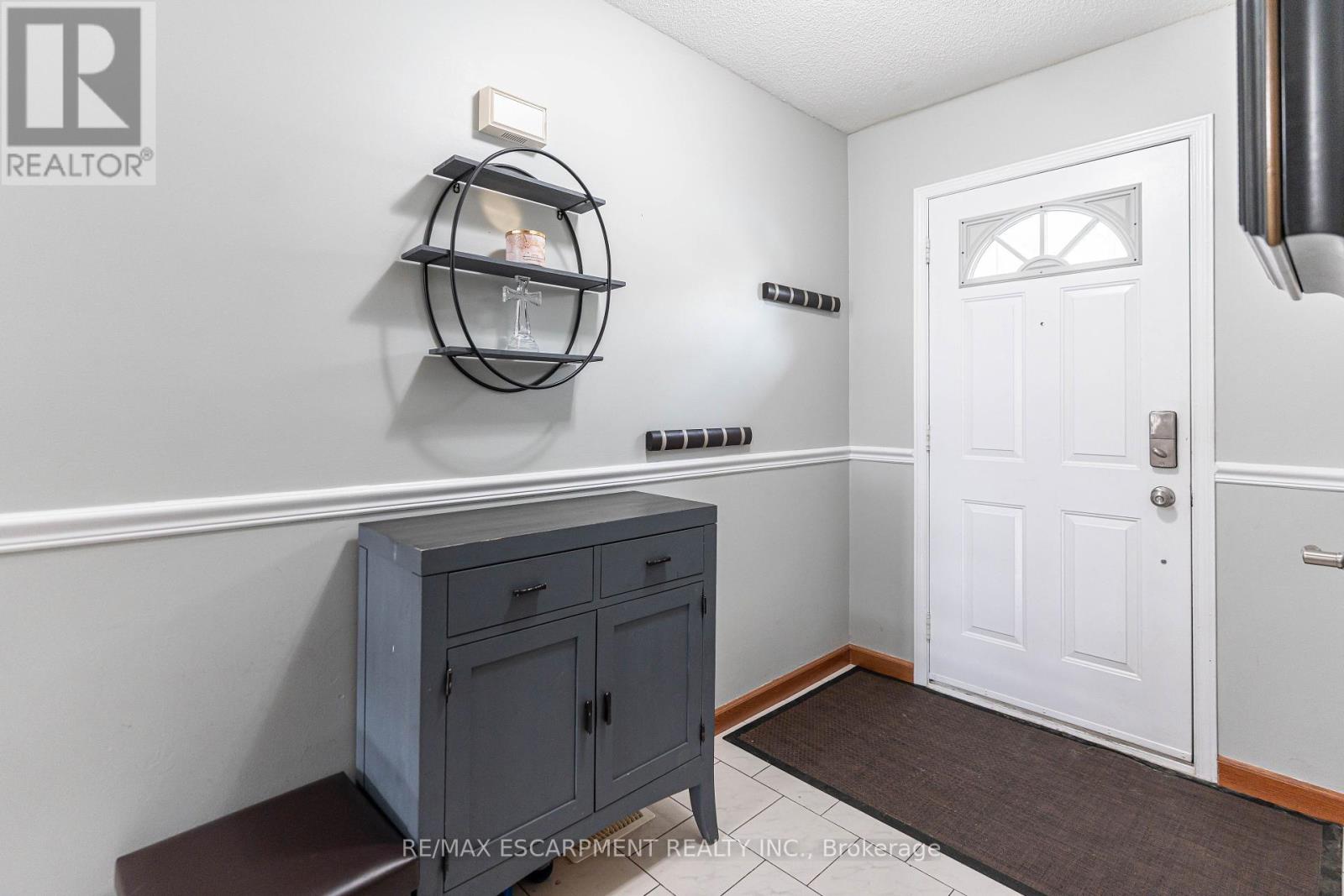 Photo 12 of 55 1 Royalwood Court, Hamilton ON