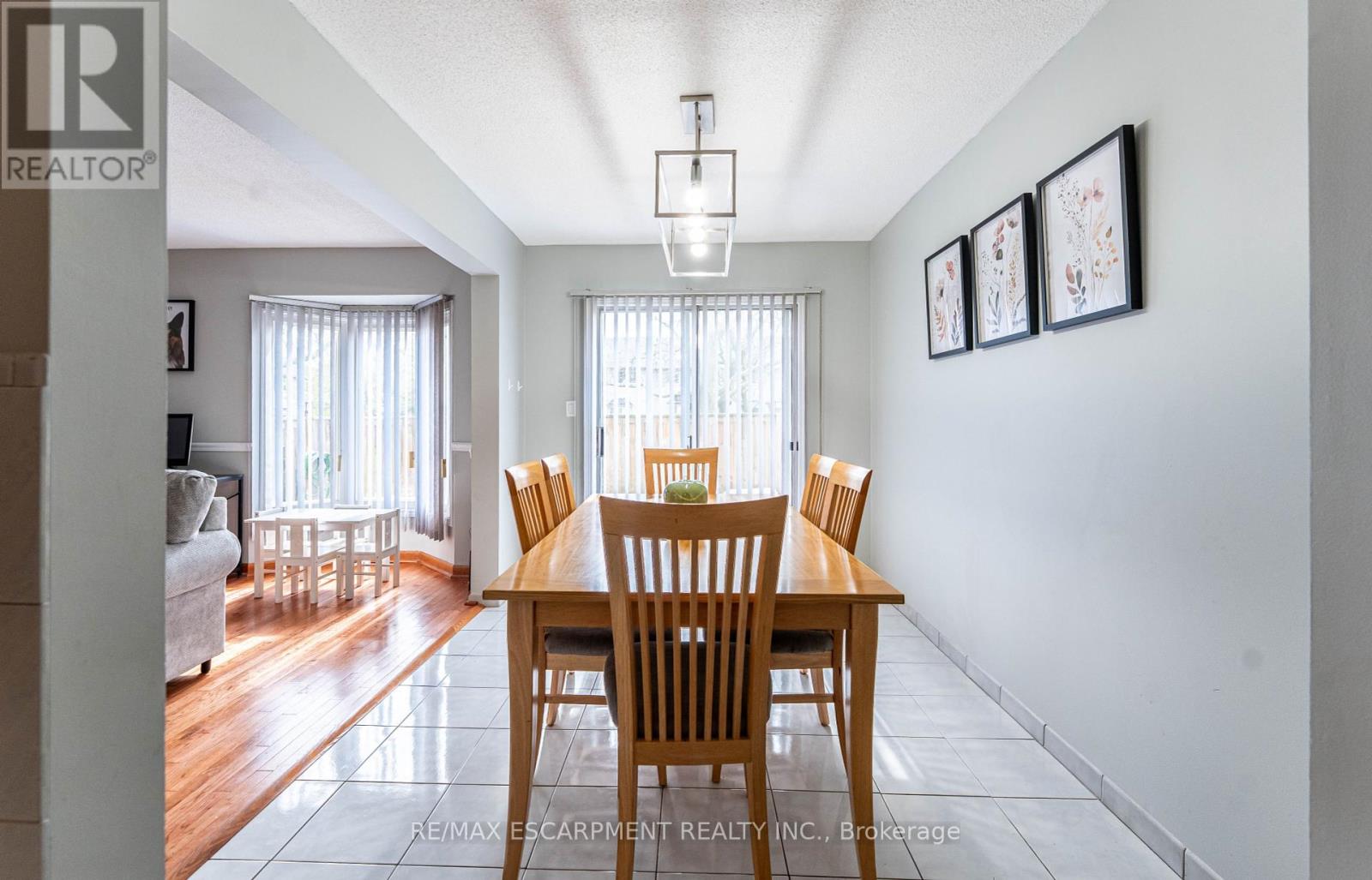 Photo 1 of 55 1 Royalwood Court, Hamilton ON