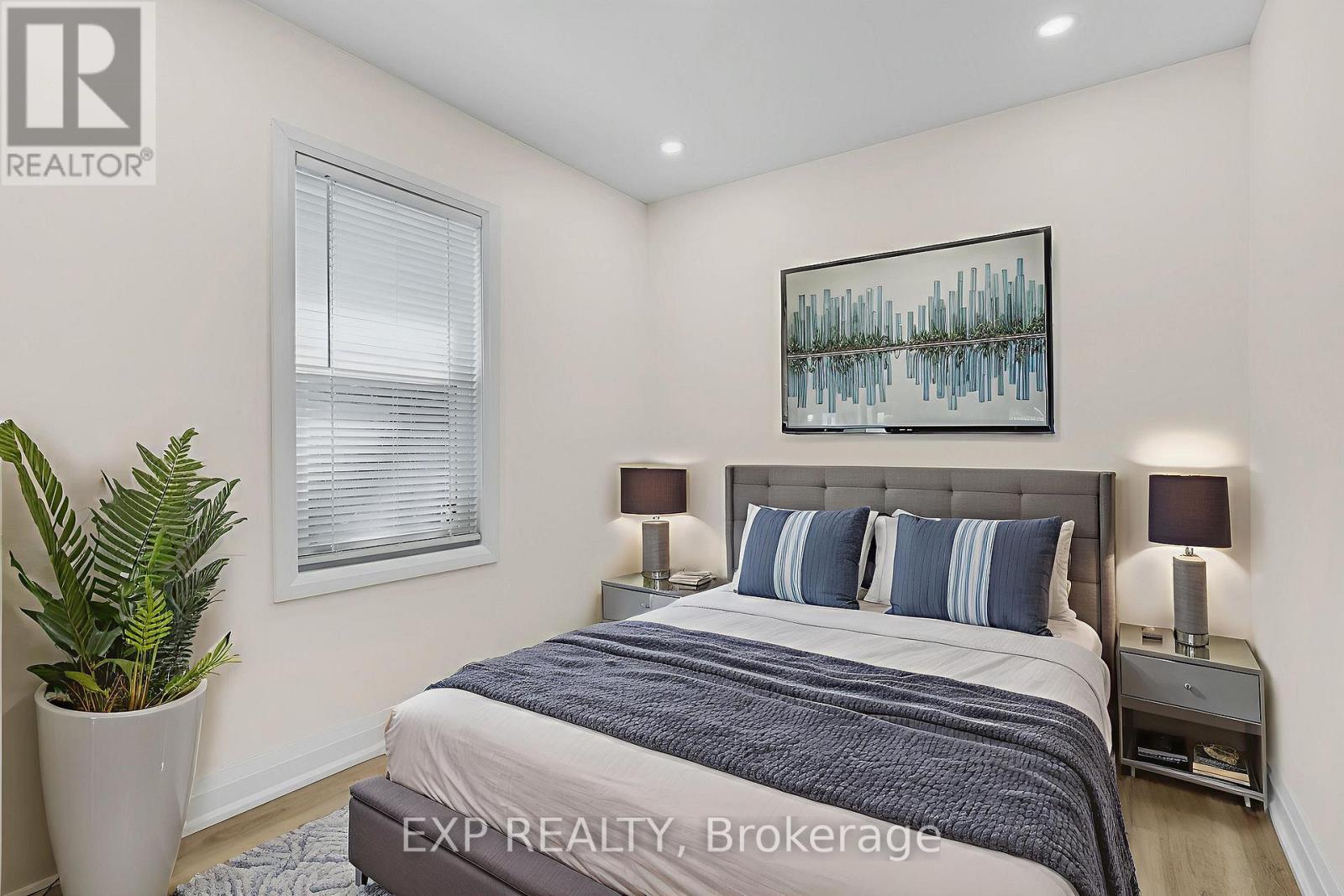 Photo 32 of 182 Beach Road, Hamilton ON
