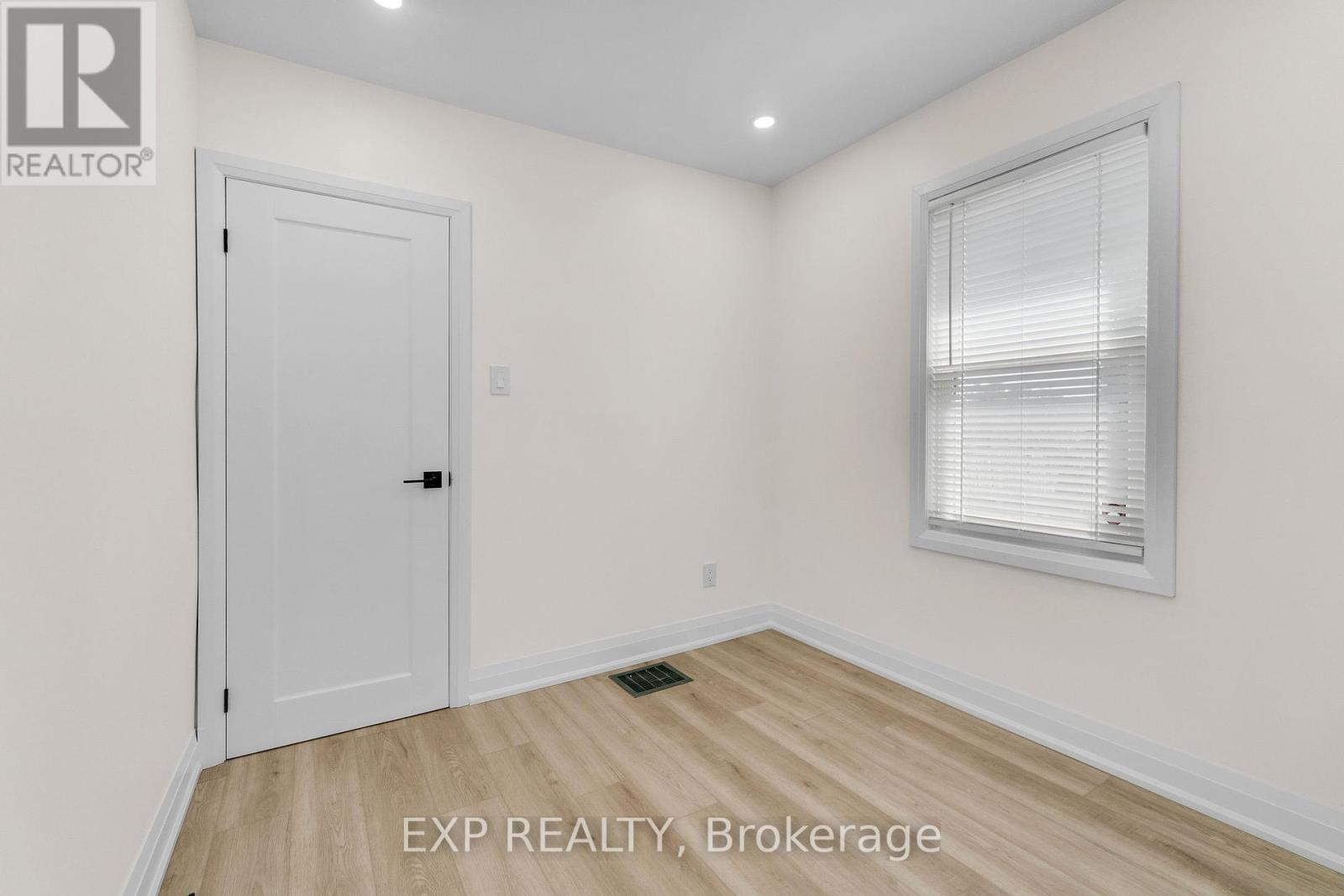 Photo 14 of 182 Beach Road, Hamilton ON