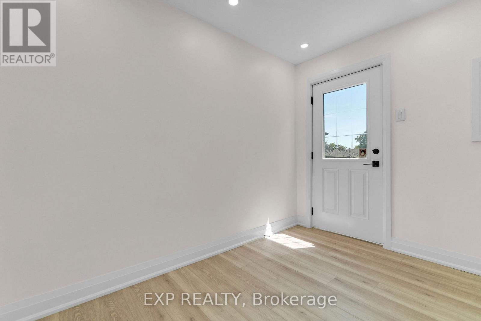 Photo 11 of 182 Beach Road, Hamilton ON