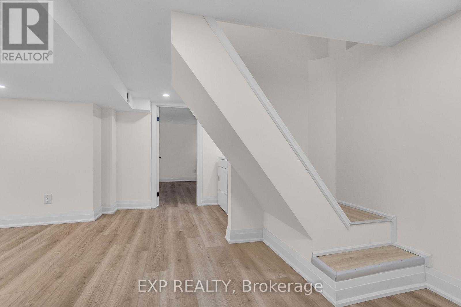 Photo 10 of 182 Beach Road, Hamilton ON
