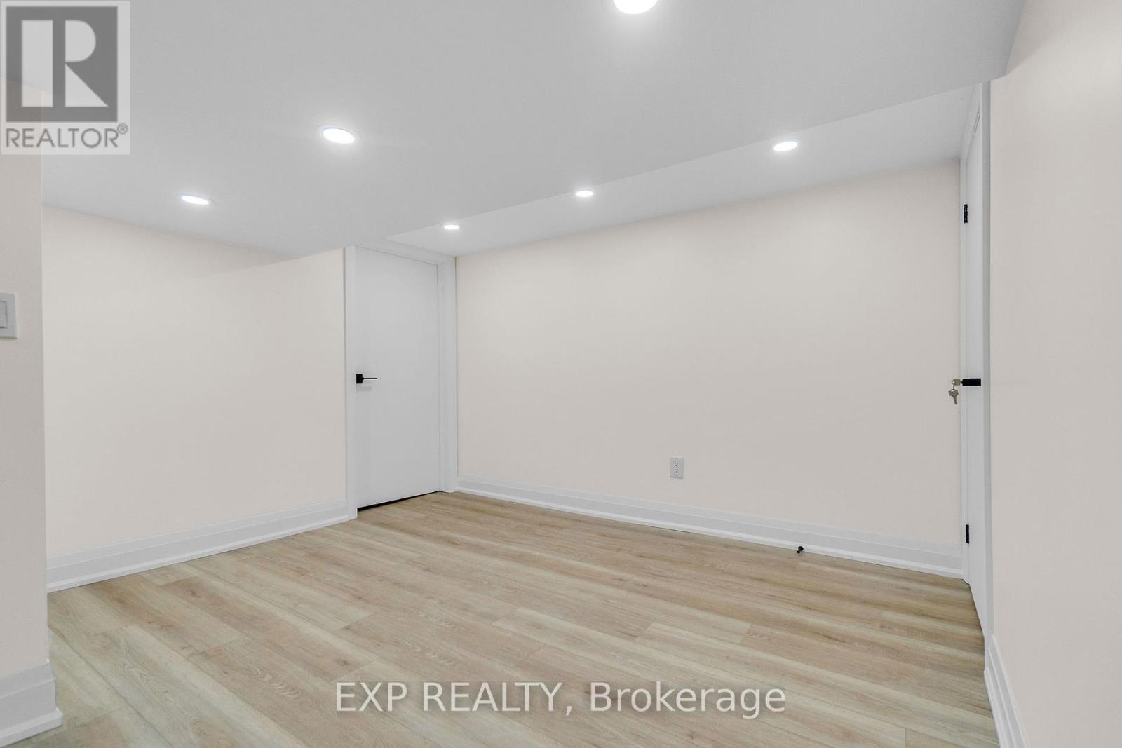 Photo 26 of 182 Beach Road, Hamilton ON
