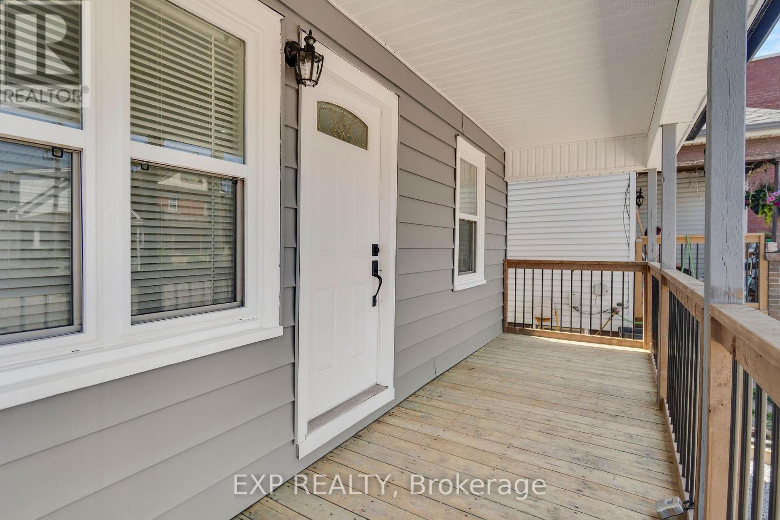 Photo 3 of 182 Beach Road, Hamilton ON