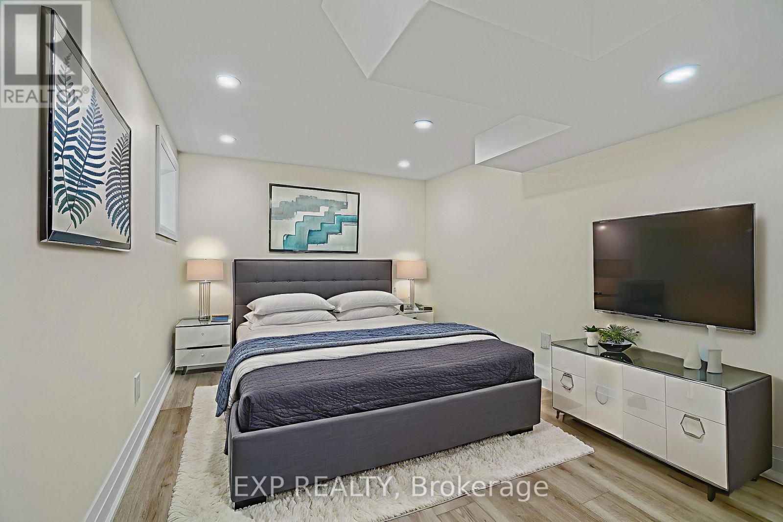 Photo 23 of 182 Beach Road, Hamilton ON