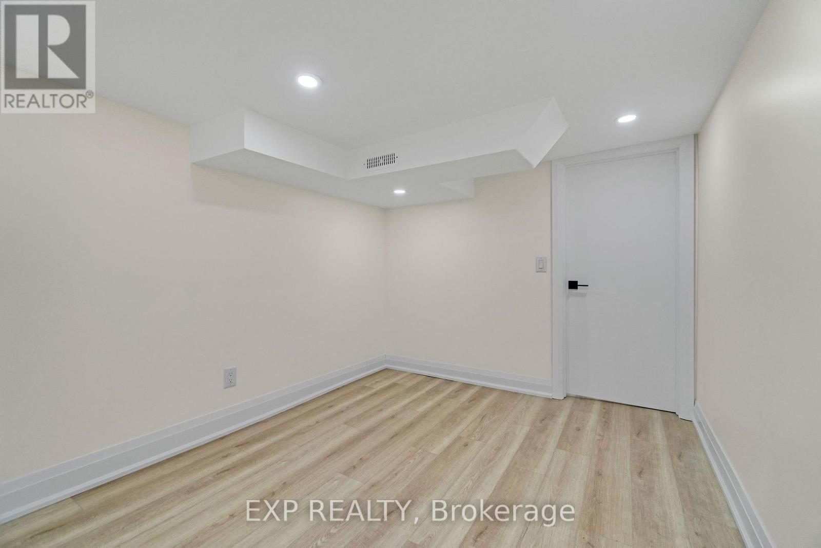 Photo 29 of 182 Beach Road, Hamilton ON