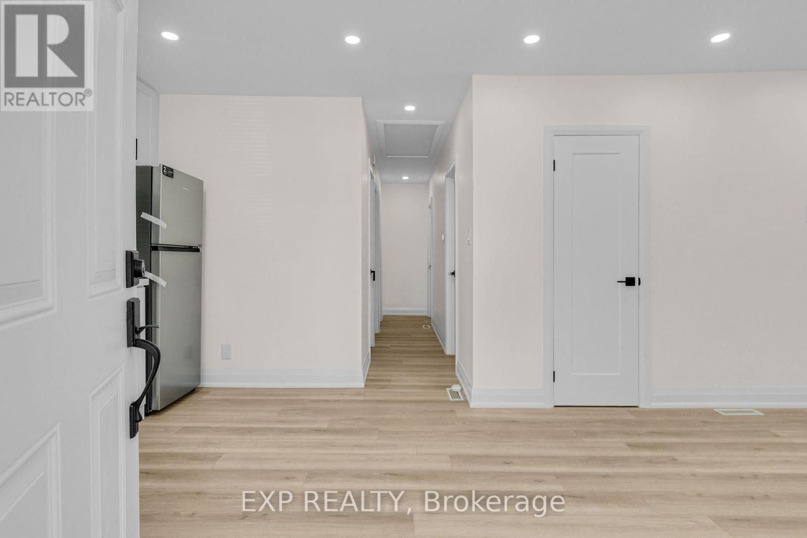 Photo 38 of 182 Beach Road, Hamilton ON