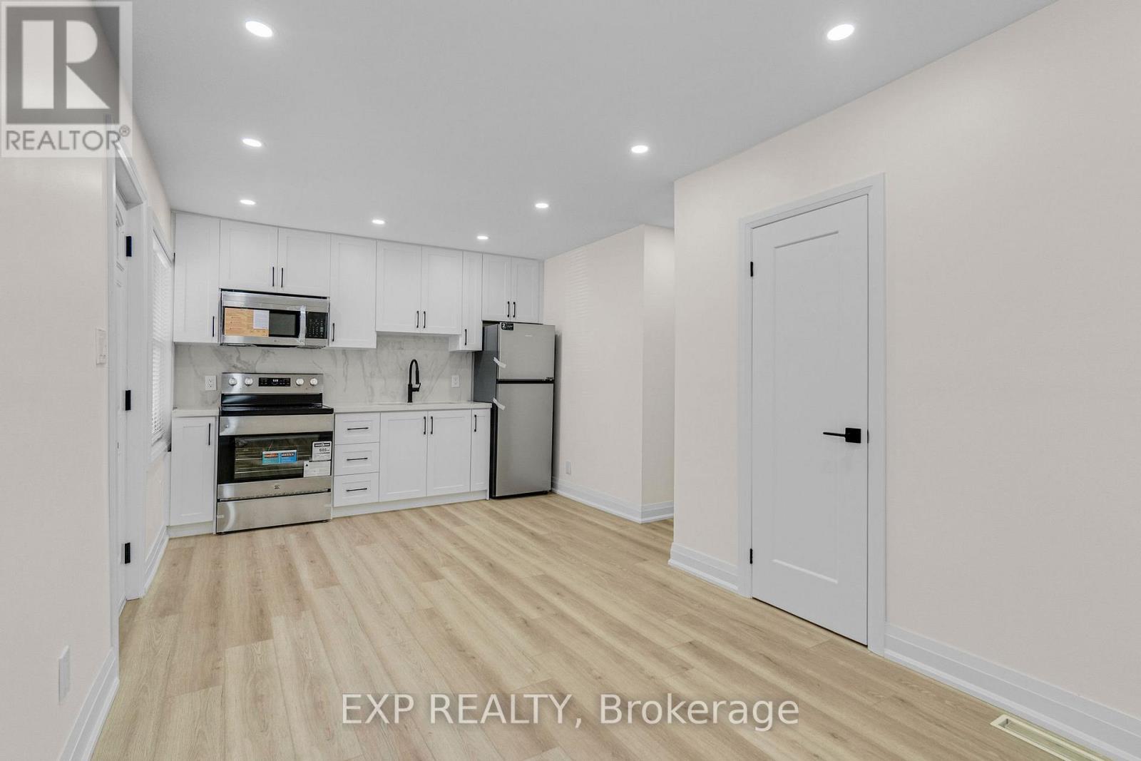 Photo 4 of 182 Beach Road, Hamilton ON