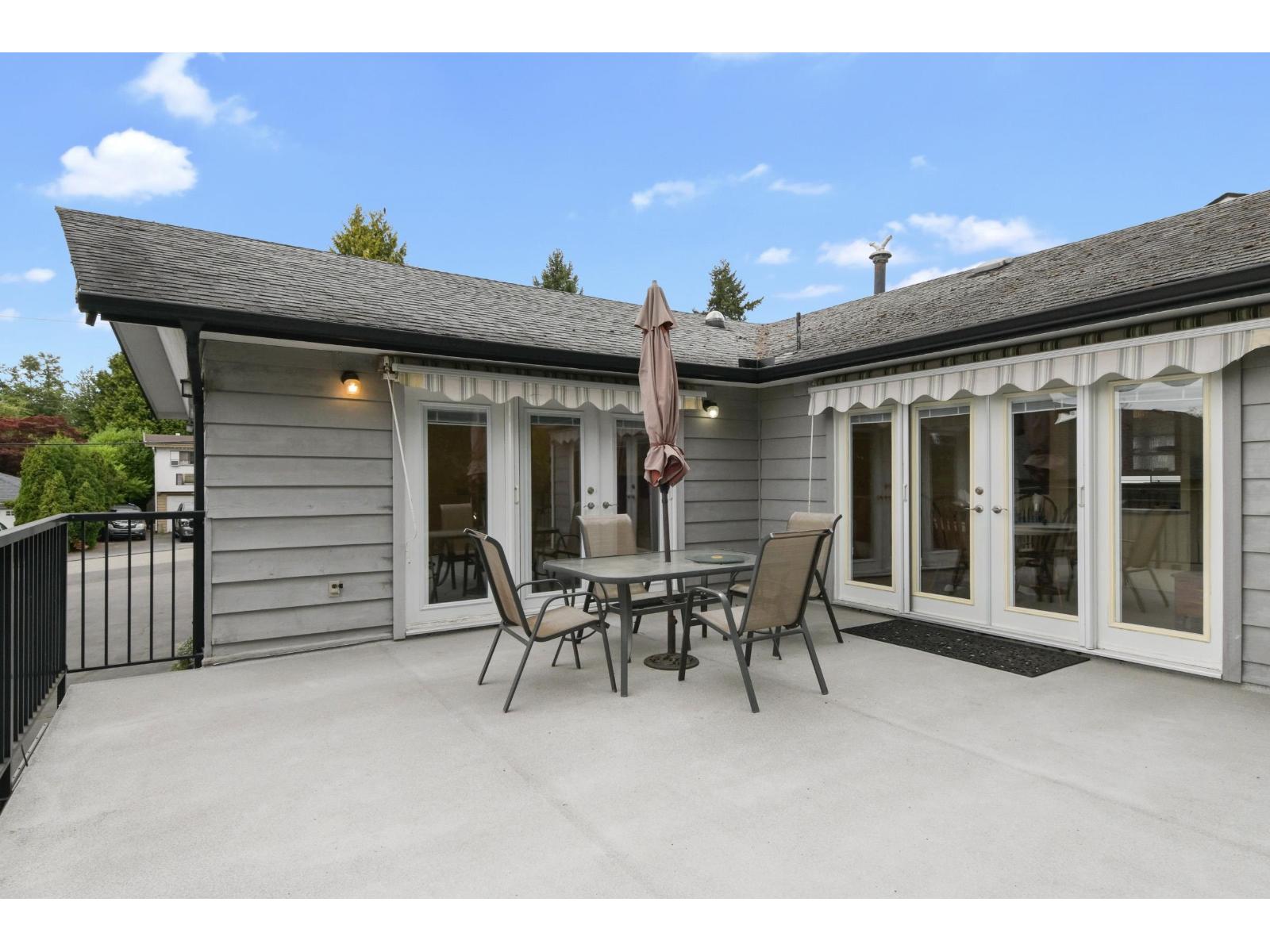 Photo 3 of 18066 59 Avenue, Surrey BC