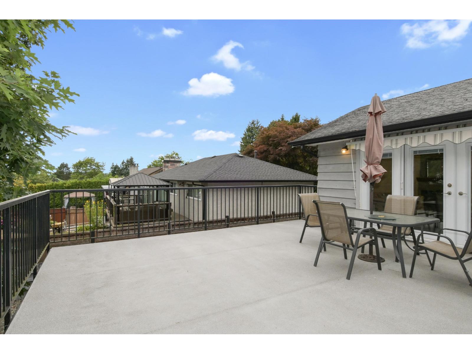 Photo 11 of 18066 59 Avenue, Surrey BC
