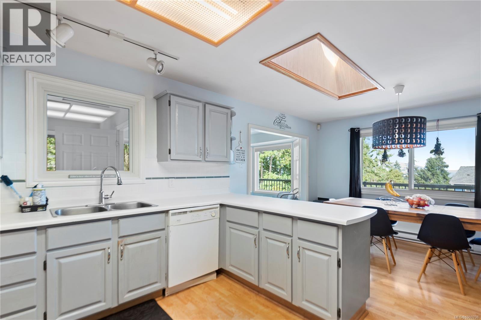 Photo 7 of 1436 Belcarra Rd, Duncan BC