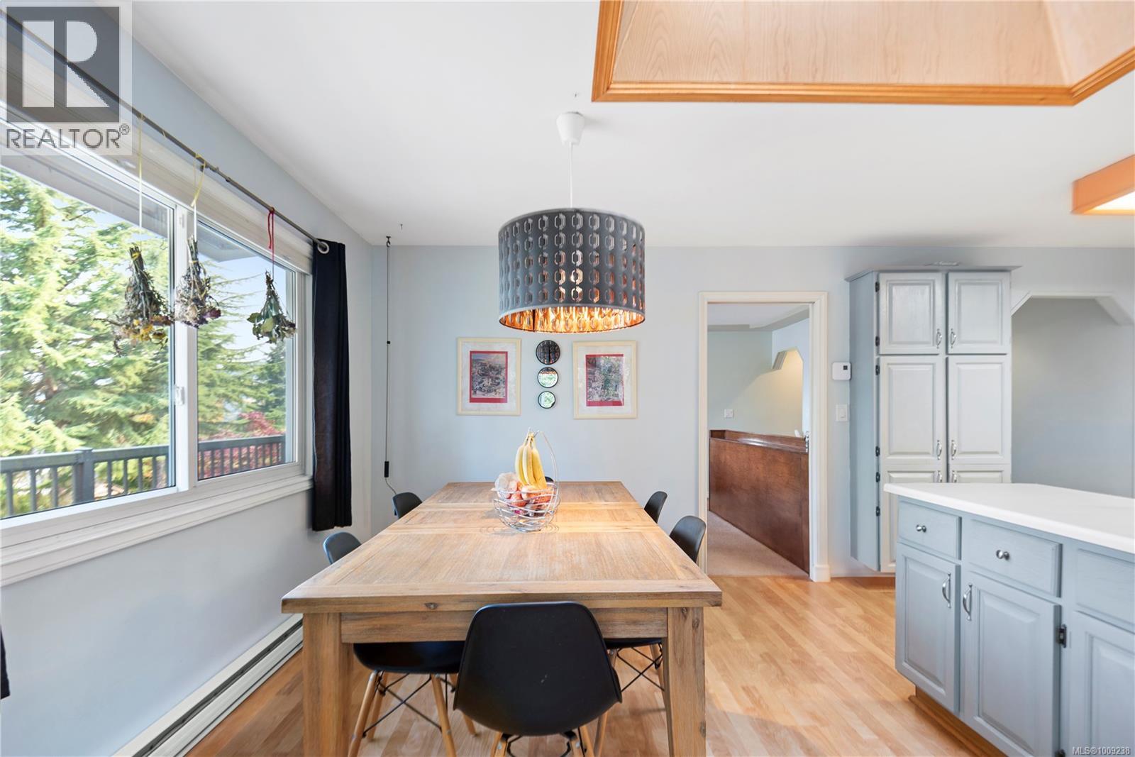 Photo 9 of 1436 Belcarra Rd, Duncan BC