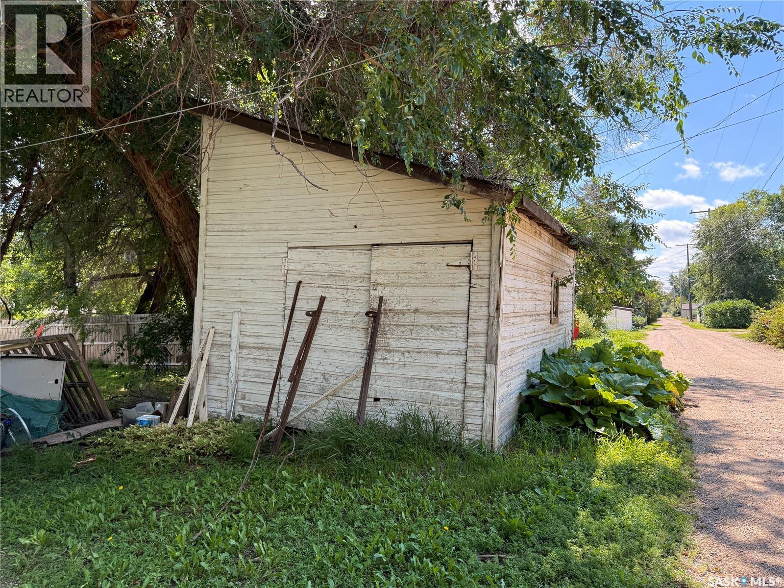Photo 2 of 410 Selkirk Street, Outlook SK