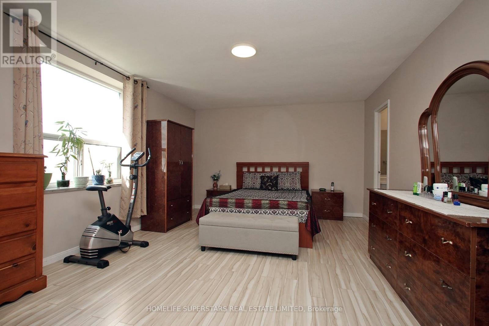 Photo 4 of 307 45 Silverstone Drive, Toronto ON