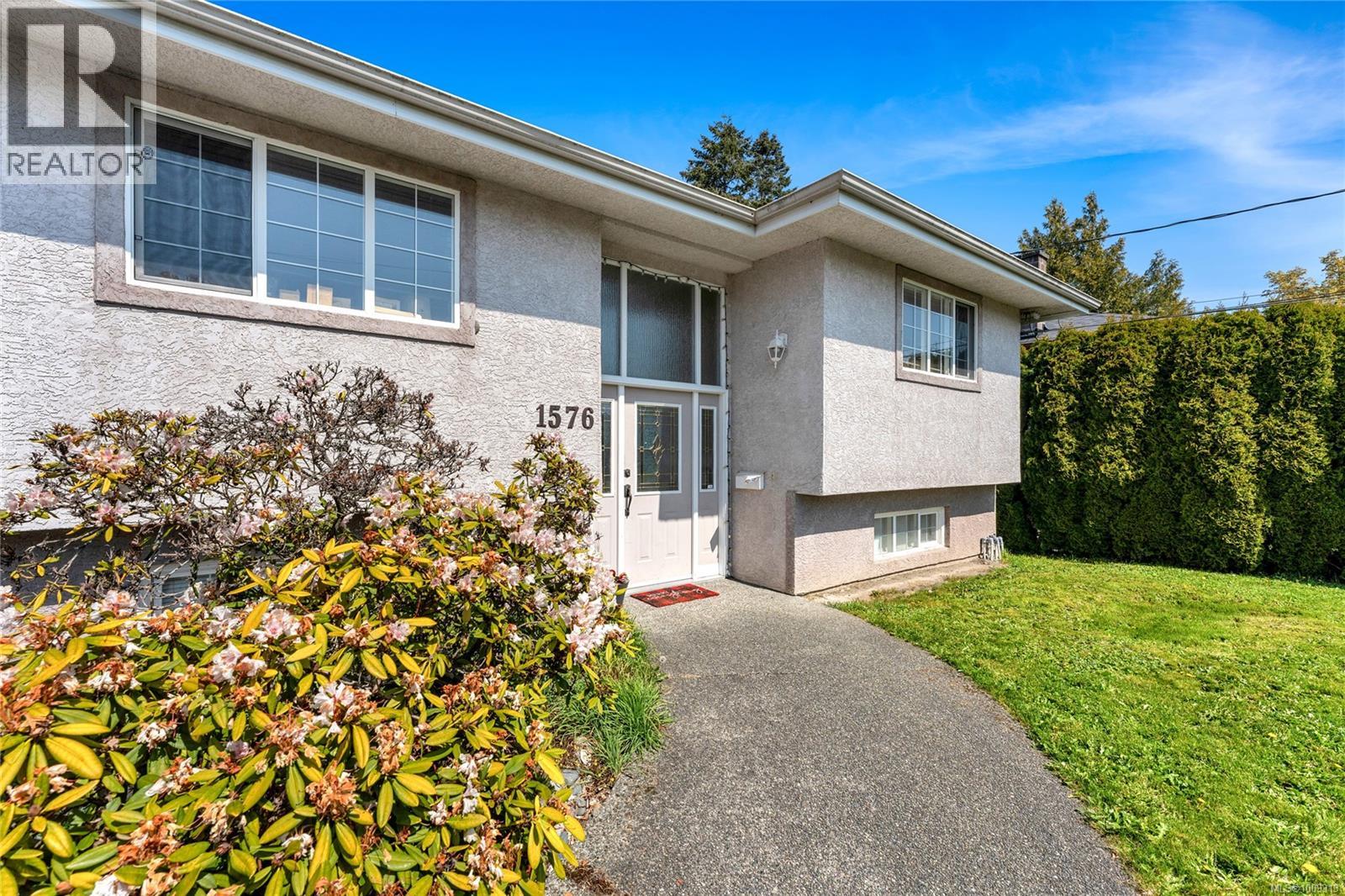 Photo 18 of 1576 Prairie St, Saanich BC