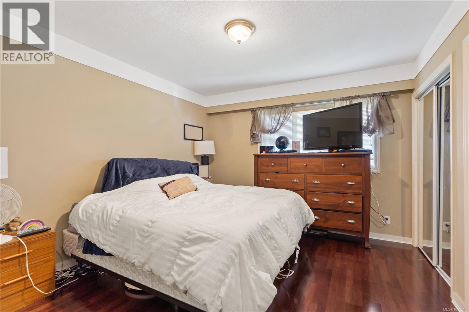 Photo 2 of 1576 Prairie St, Saanich BC
