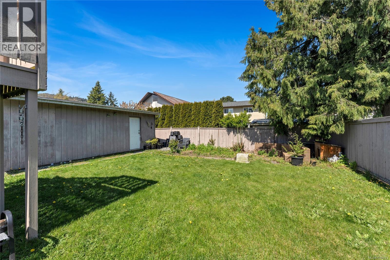Photo 25 of 1576 Prairie St, Saanich BC
