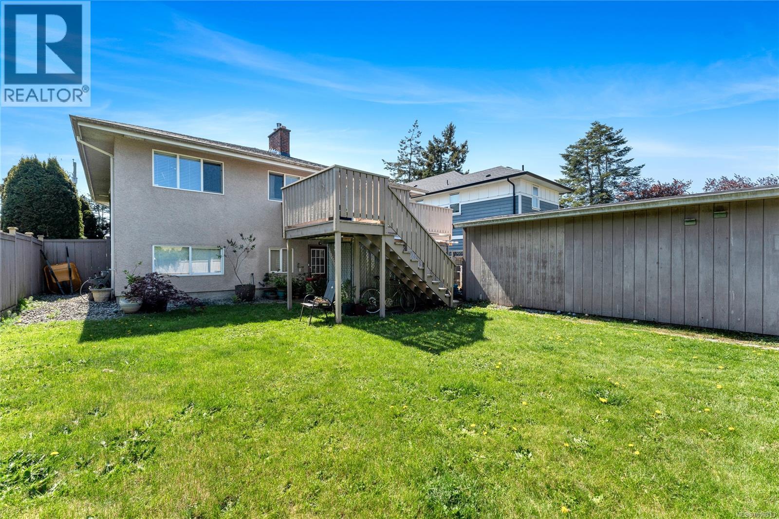 Photo 7 of 1576 Prairie St, Saanich BC