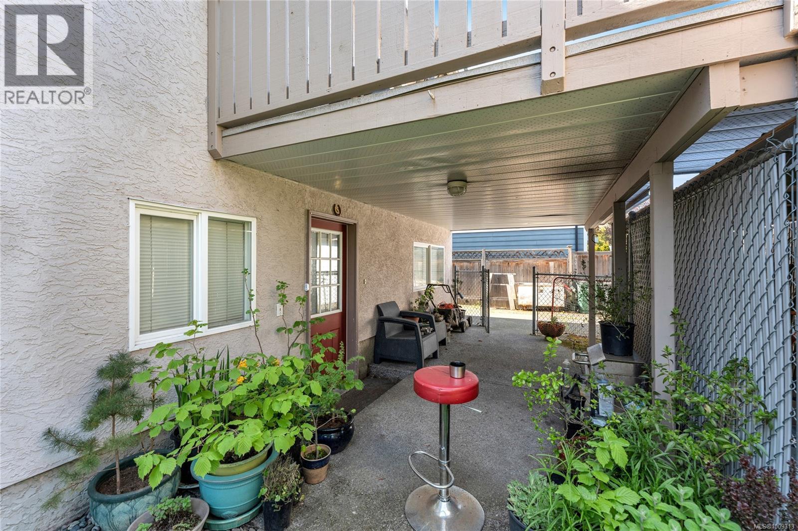 Photo 3 of 1576 Prairie St, Saanich BC
