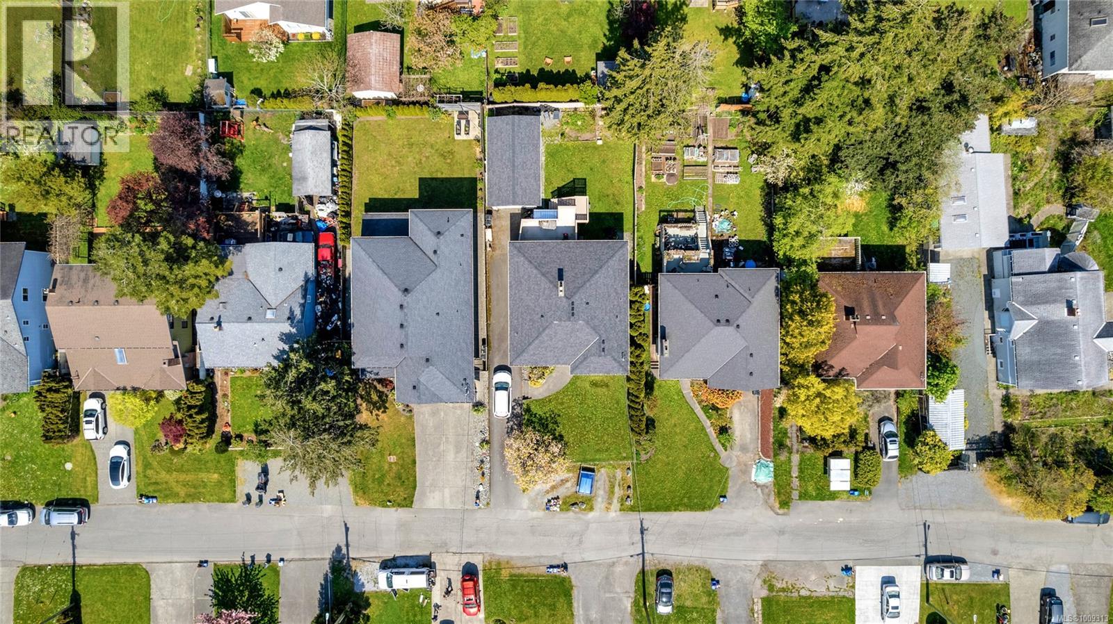 Photo 10 of 1576 Prairie St, Saanich BC