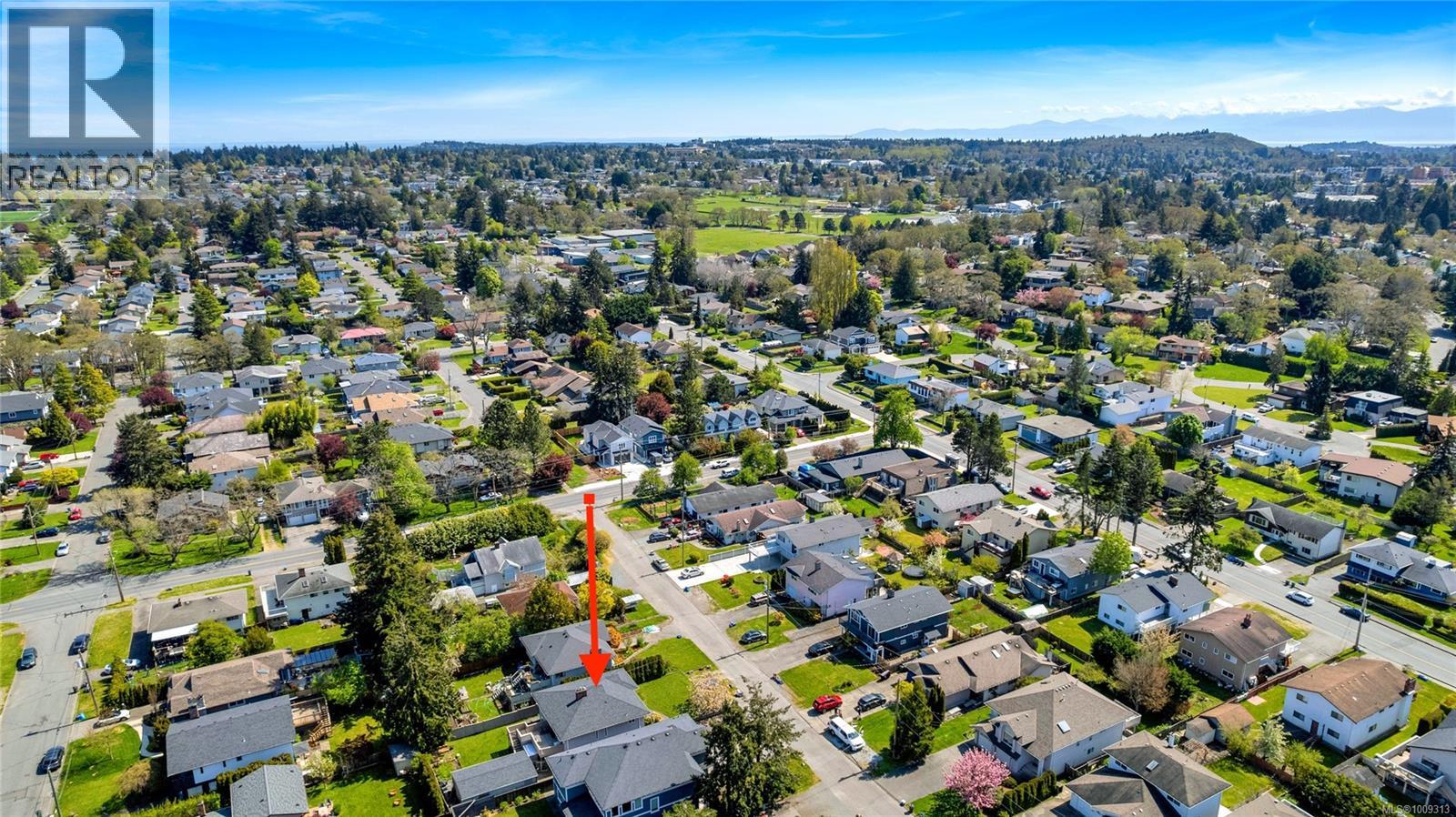 Photo 16 of 1576 Prairie St, Saanich BC
