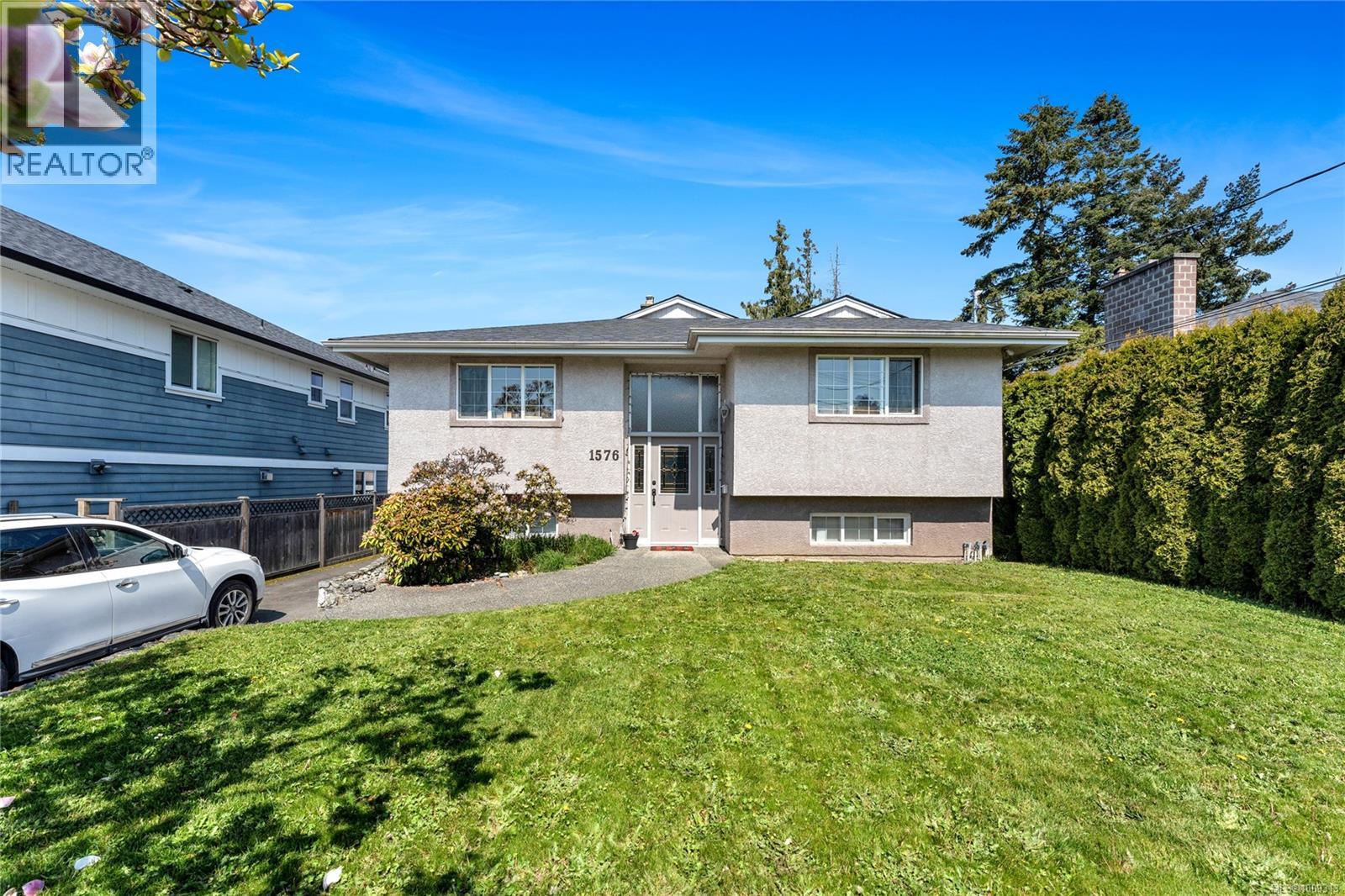 Photo 17 of 1576 Prairie St, Saanich BC