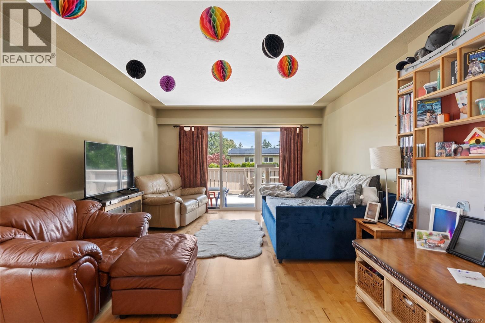 Photo 8 of 1576 Prairie St, Saanich BC