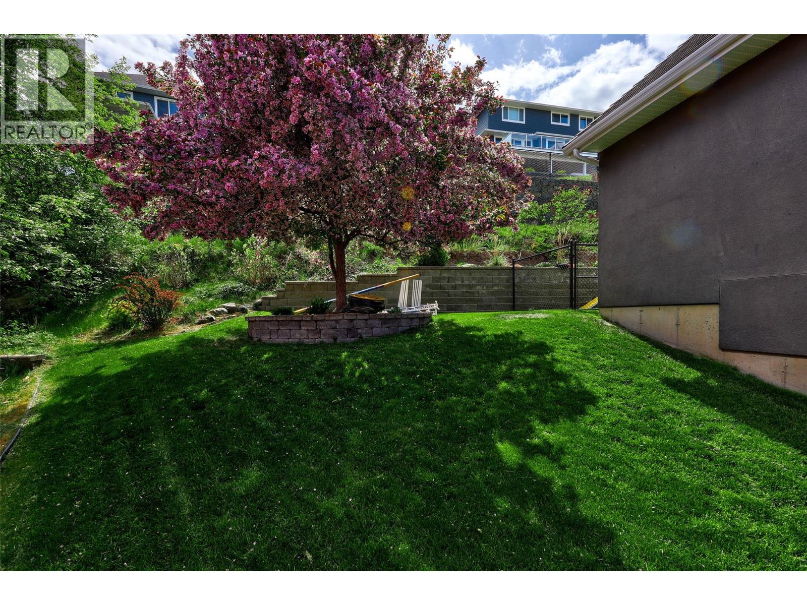 Photo 12 of 432 Azure Place, Kamloops BC