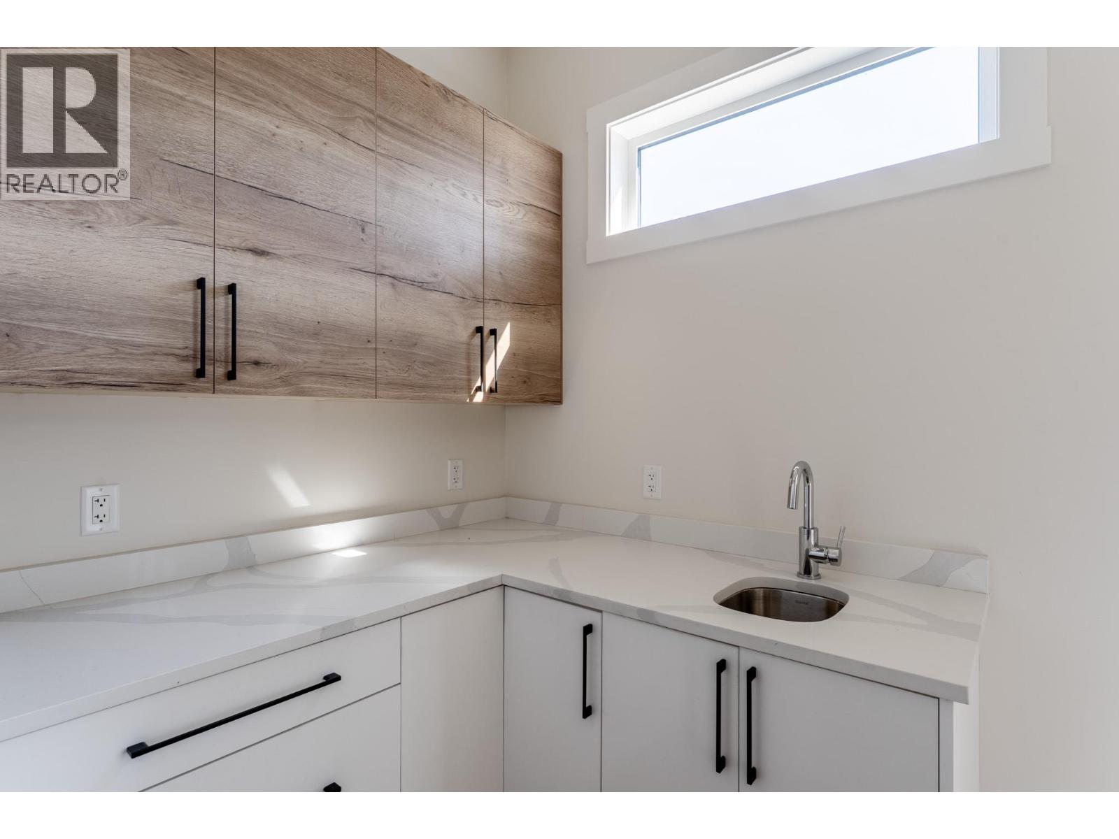 873 Royal Troon Lane, Kelowna