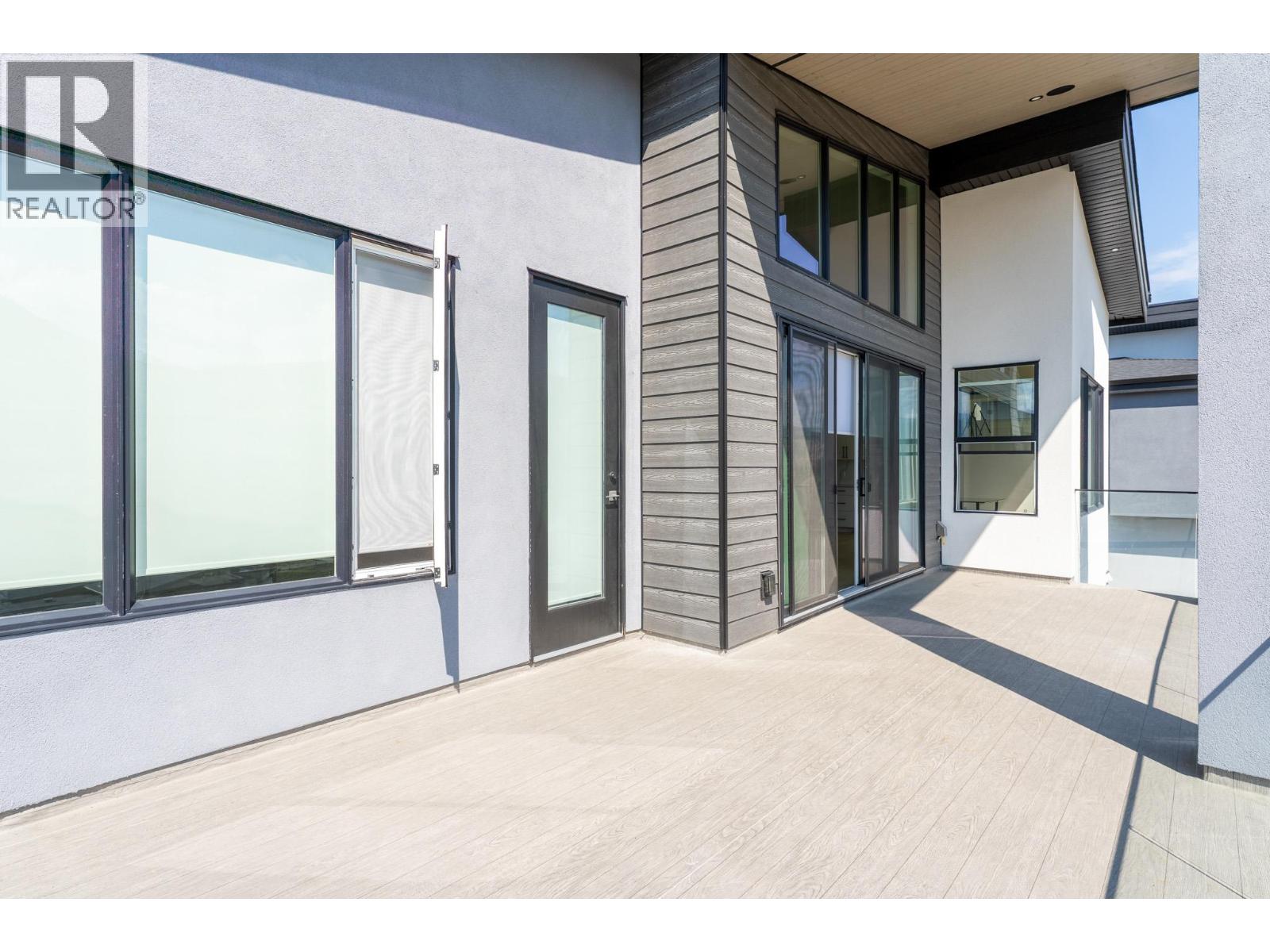  873 Royal Troon Lane, Kelowna